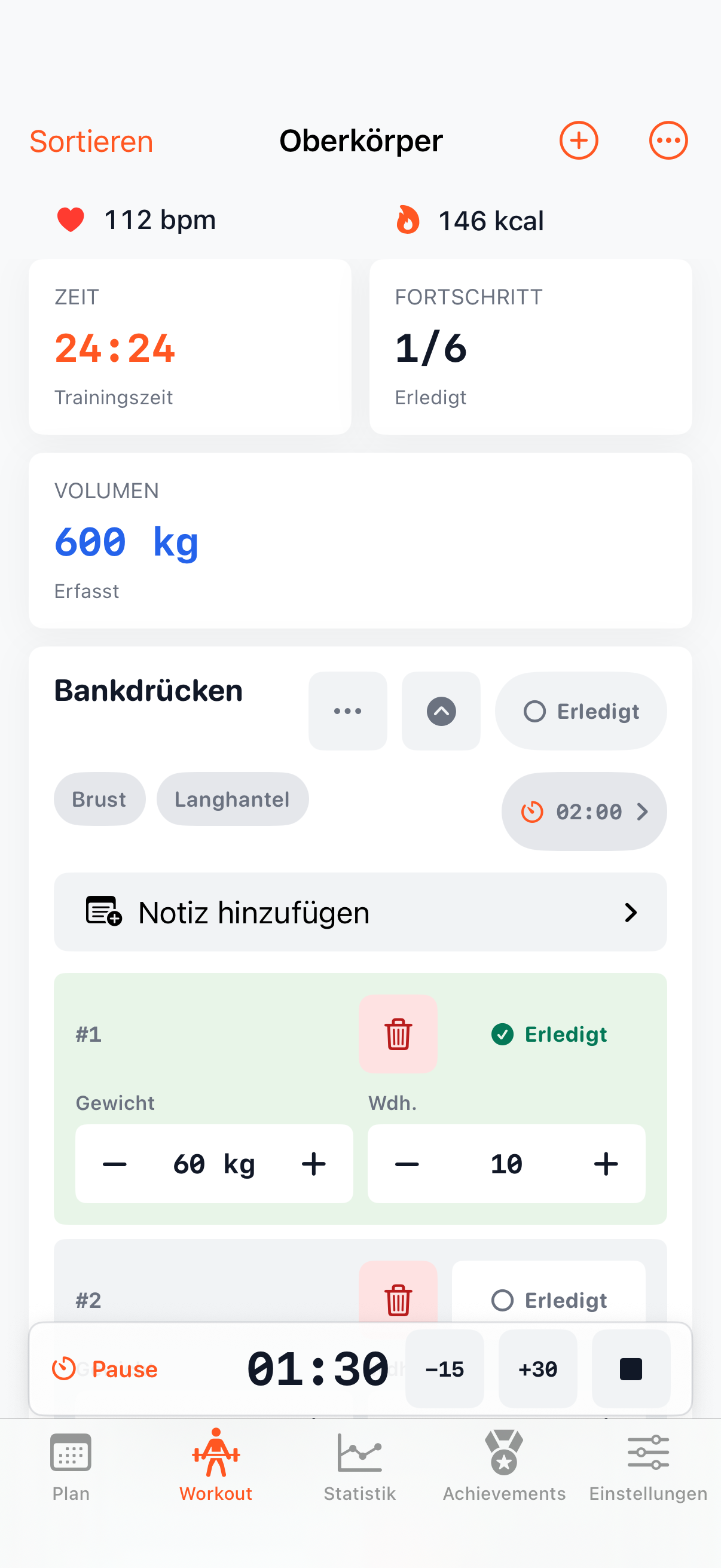 Schwebender Pausentimer über dem laufenden Workout